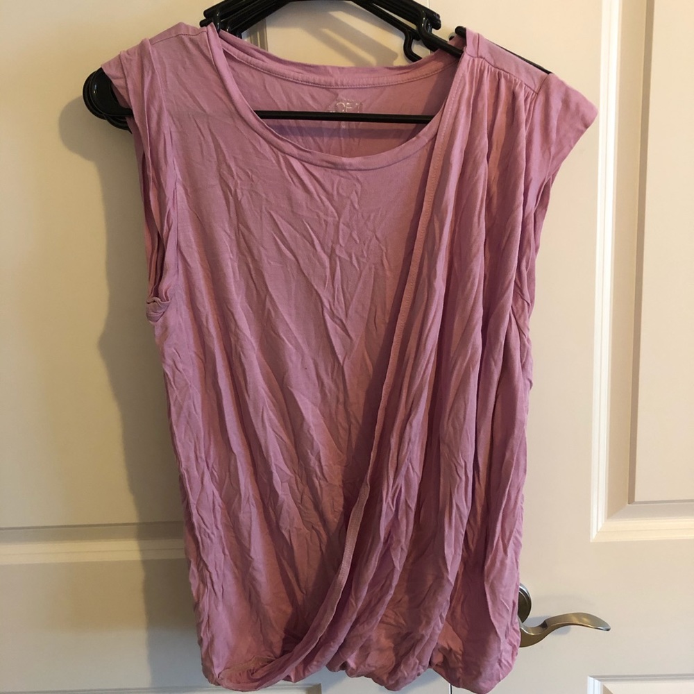 🌻Loft tee with cross front